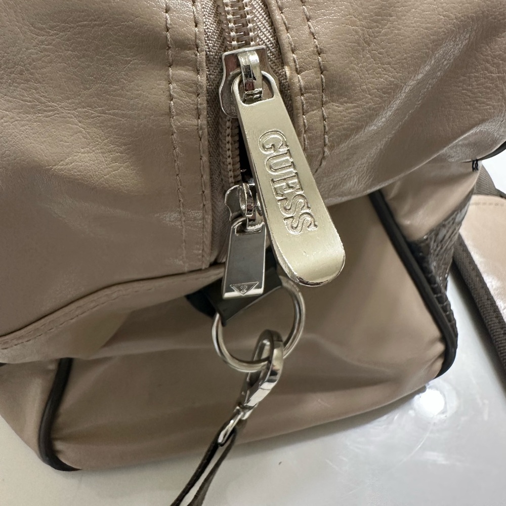 GUESS DUFFEL BAG - Picture 4 of 11